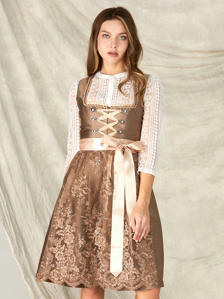 The brown dirndl – tradition and elegance in a new light